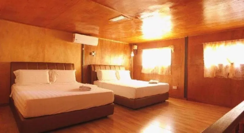 Bed in Borneo Tree House