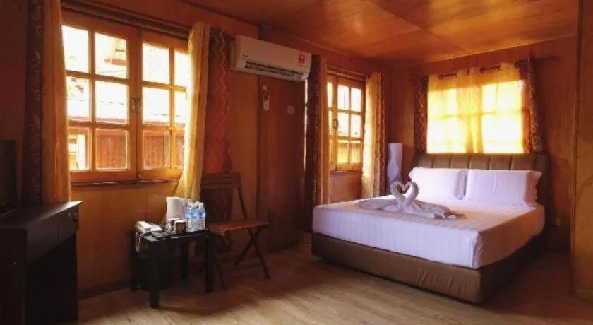 Bed in Borneo Tree House