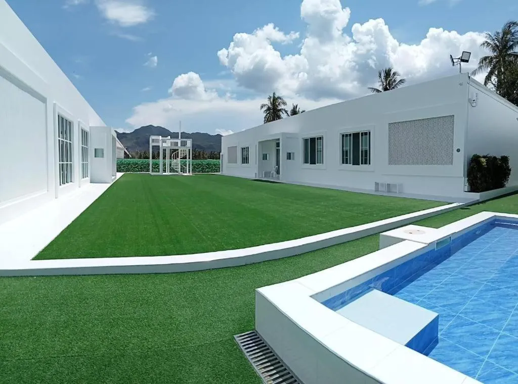 The White Resort