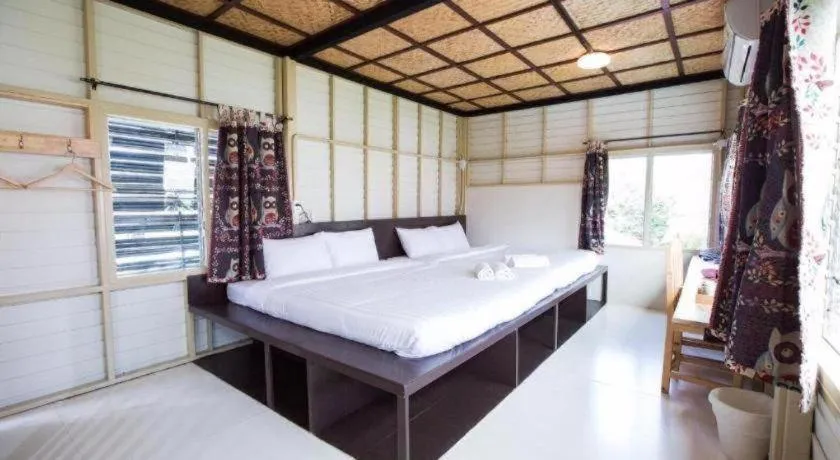 Bed in Katom Satu