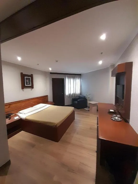 Bed in Baguio Palace Hotel