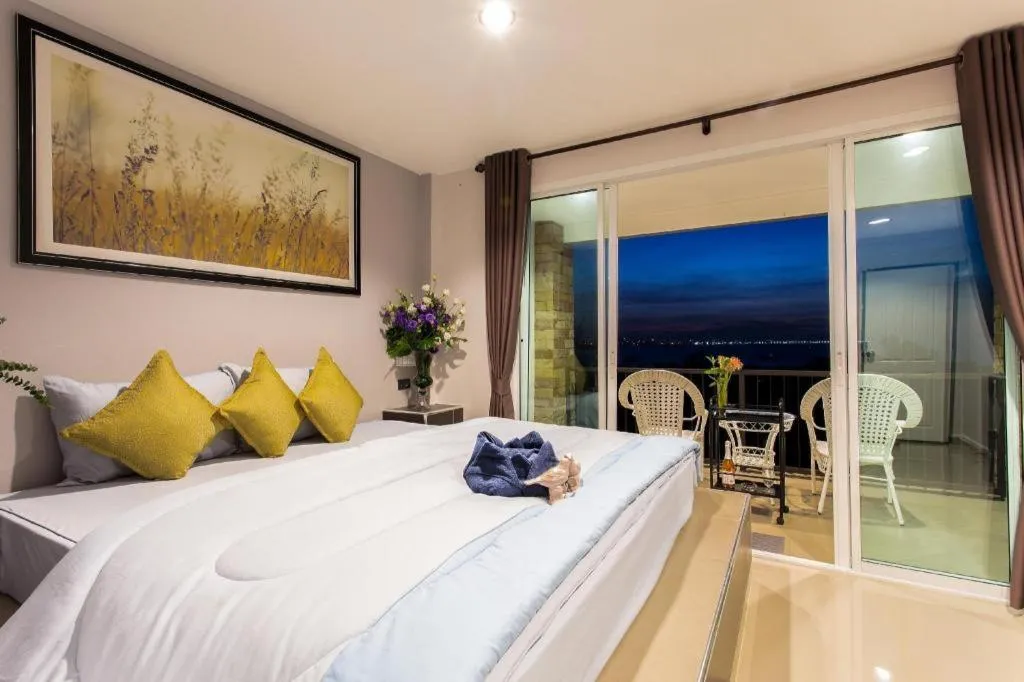 Bed in Chalita Goodview