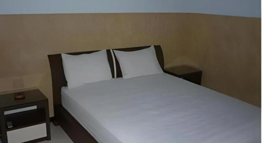 Bed in Hotel Cendrawasih