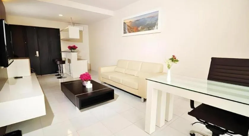 Royal Hotel n' Lounge