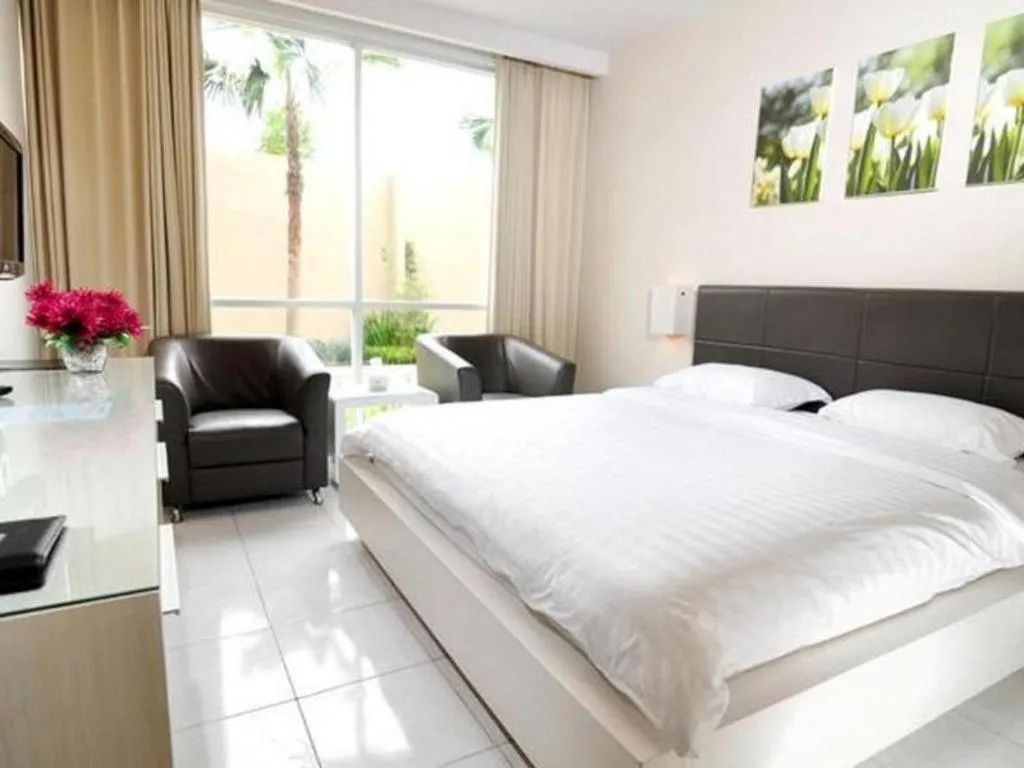 Bed in Royal Hotel n' Lounge