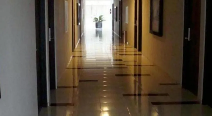 Royal Hotel n' Lounge