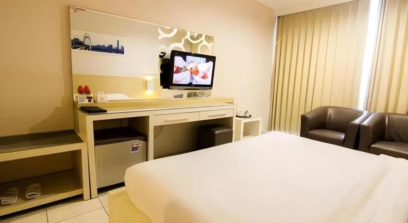 Bed in Royal Hotel n' Lounge