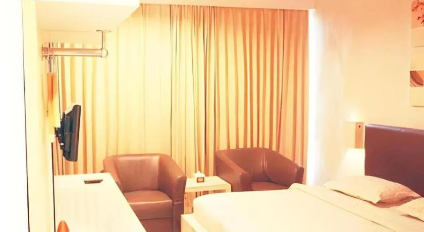 Bed in Royal Hotel n' Lounge