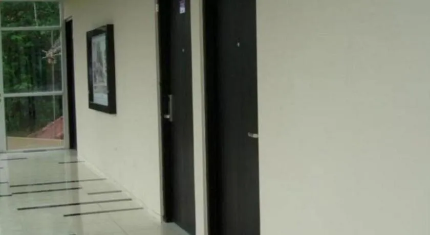 Royal Hotel n' Lounge