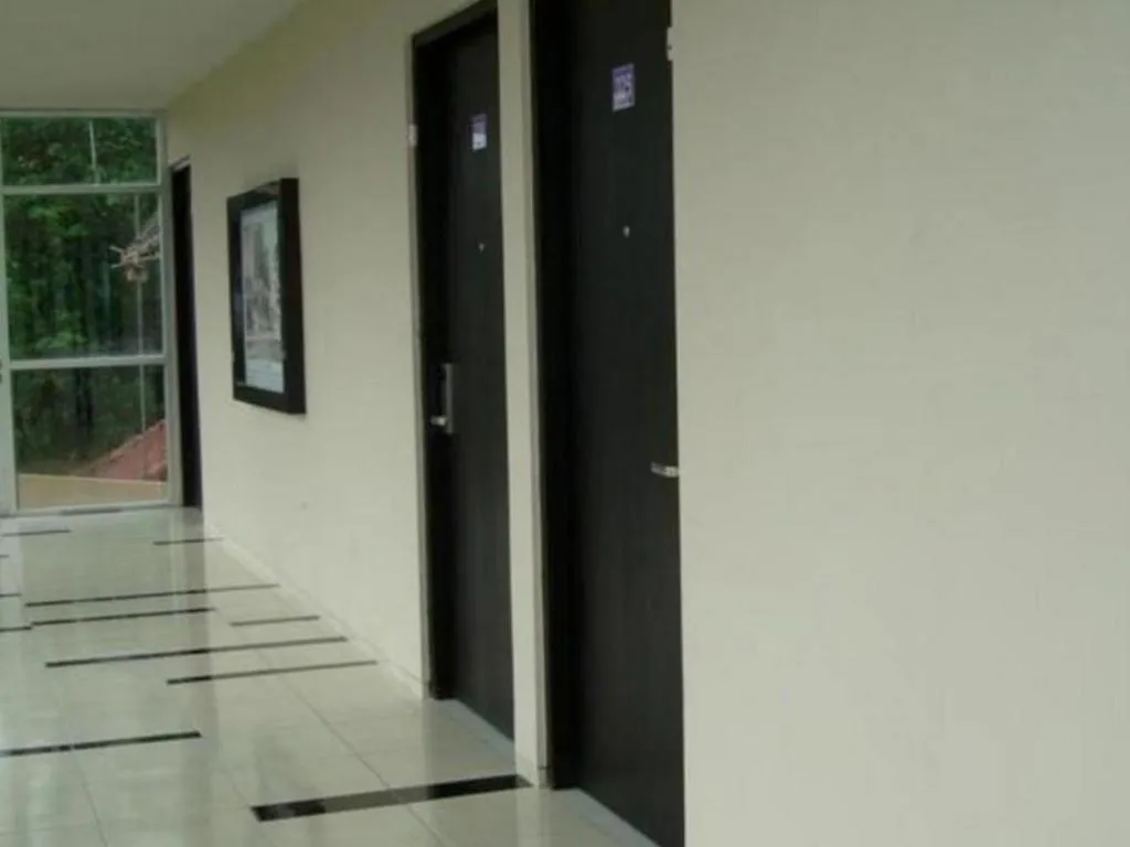 Royal Hotel n' Lounge