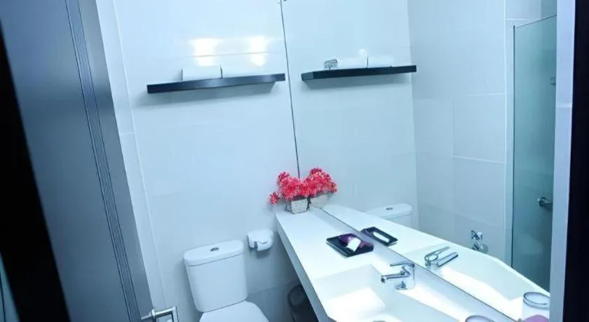 Royal Hotel n' Lounge