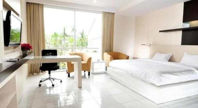 Bed in Royal Hotel n' Lounge