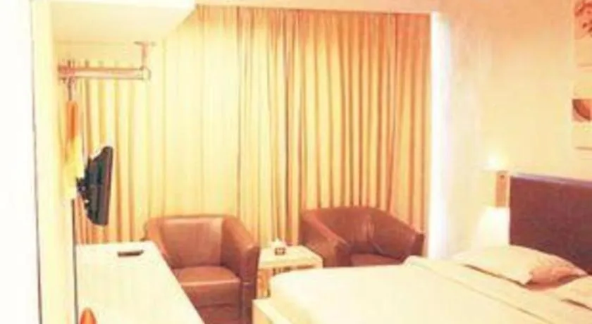 Bed in Royal Hotel n' Lounge