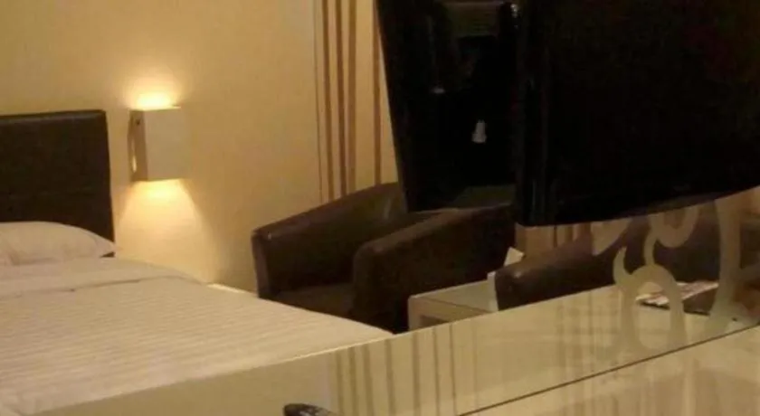 Bed in Royal Hotel n' Lounge