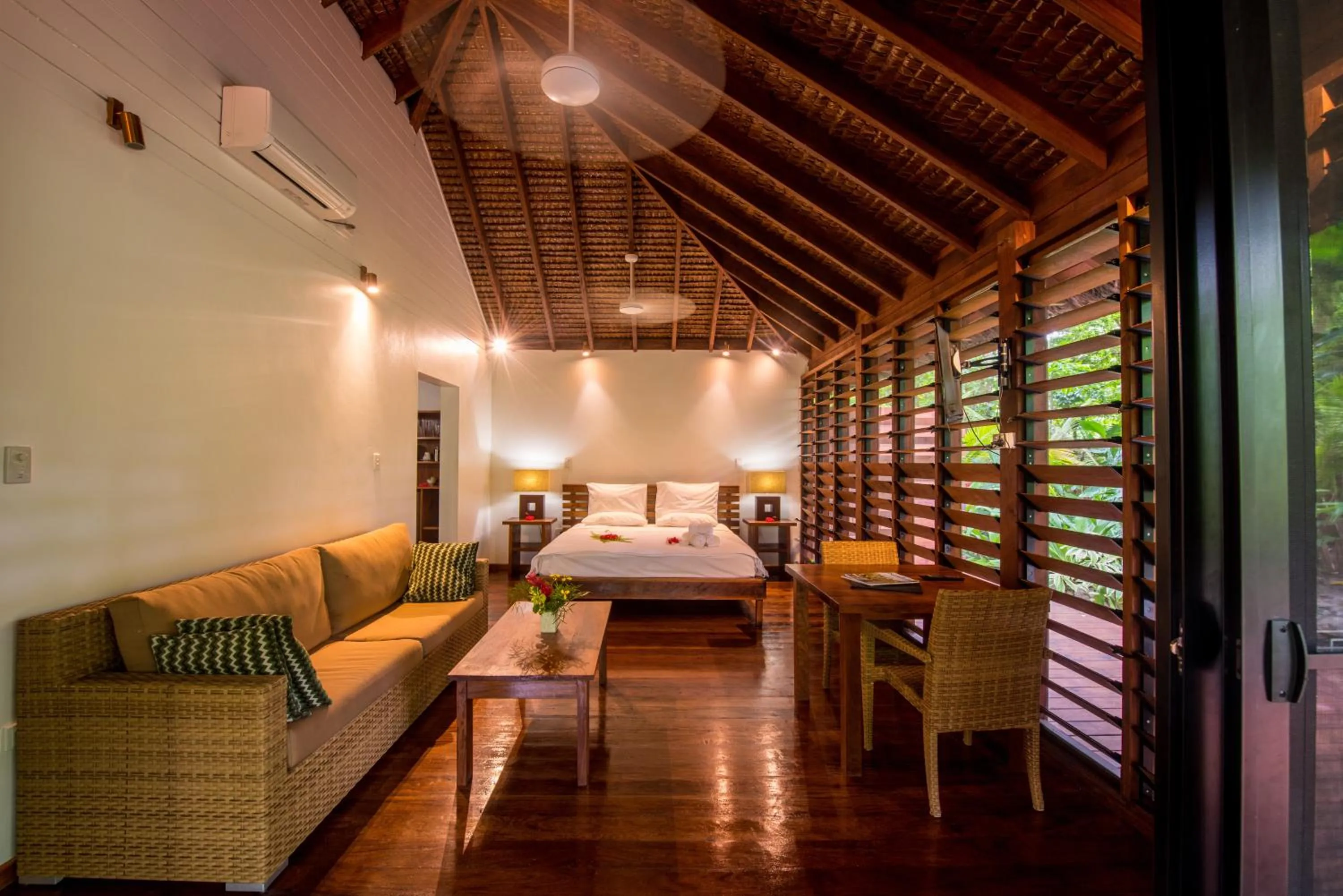 Photo of the whole room, Bed in Barrier Beach Resort