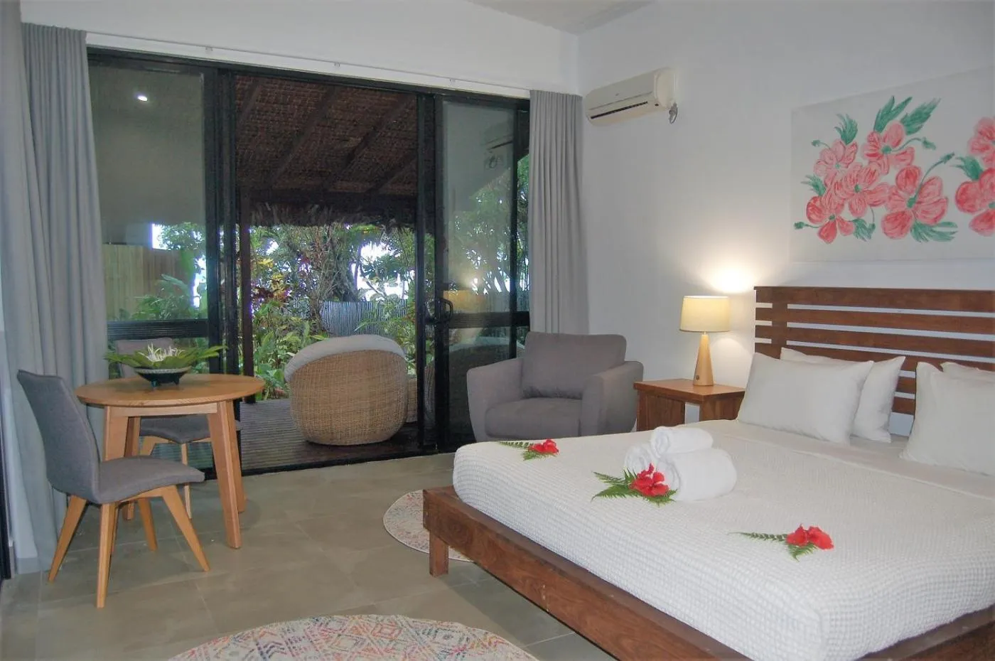 Photo of the whole room, Bed in Barrier Beach Resort