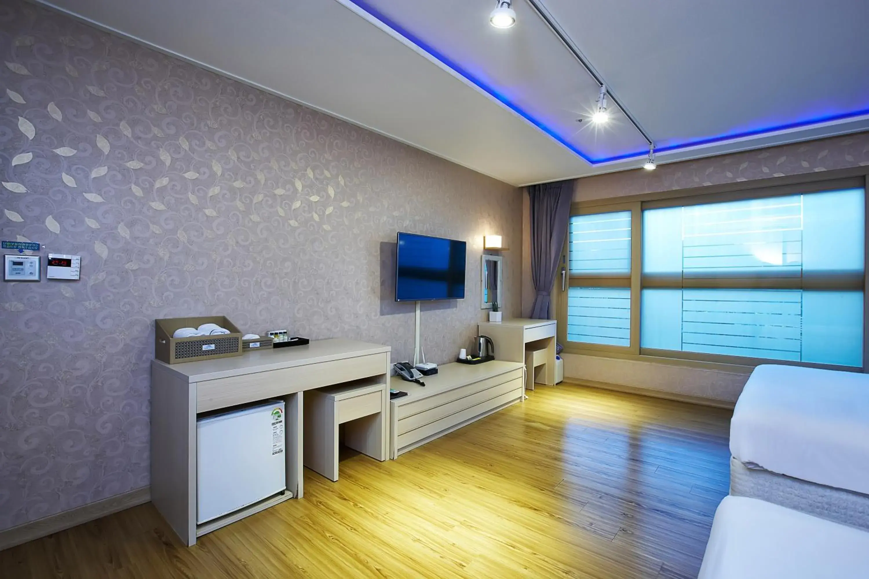 Staycation Offer - Deluxe Twin Room - Free access to swimming pool for 2 pax in Dome Hotel Geoje Staycation Offer - Deluxe Twin Room - Free access to swimming pool for 2 pax in Dome Hotel Geoje