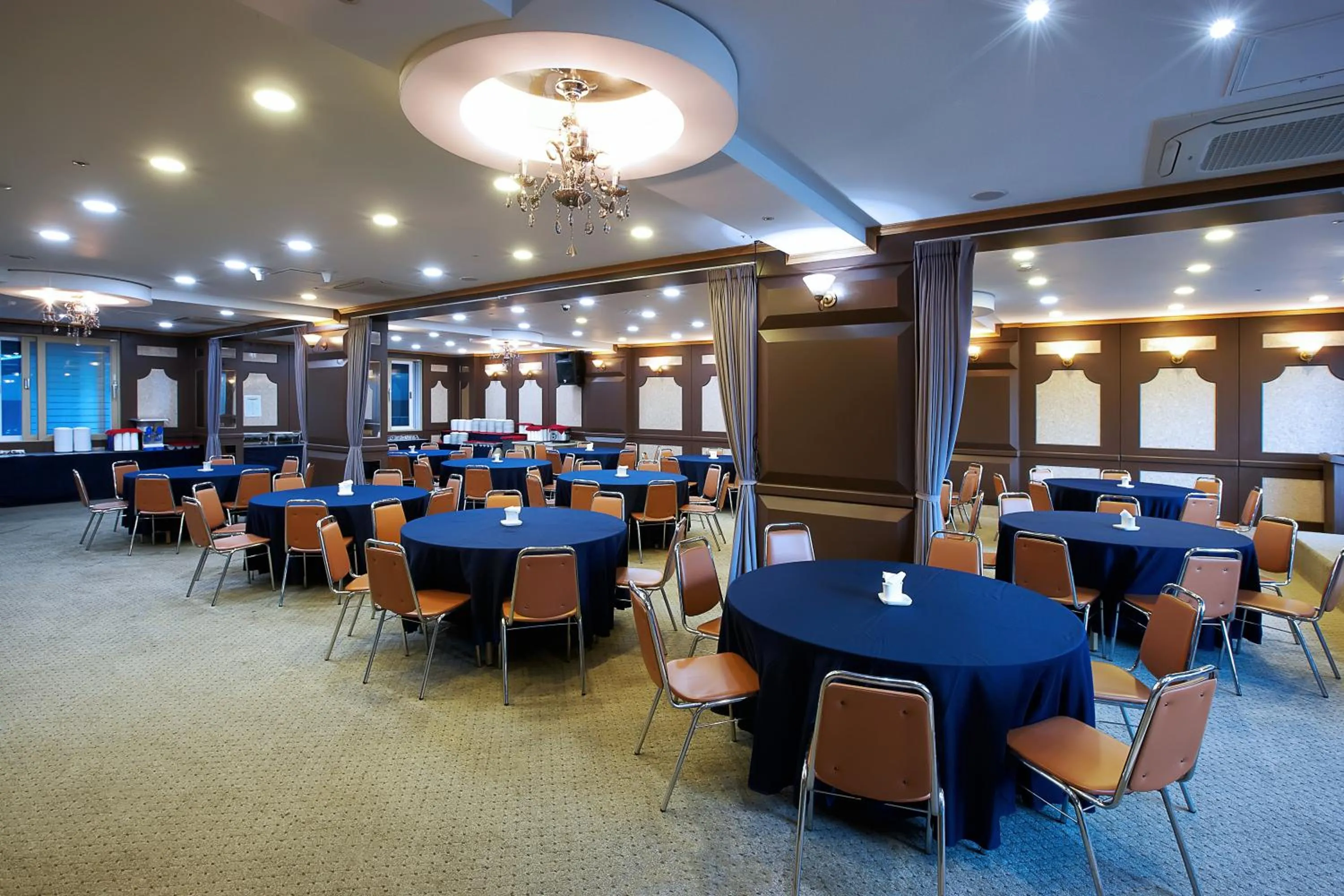 Restaurant/places to eat in Dome Hotel Geoje