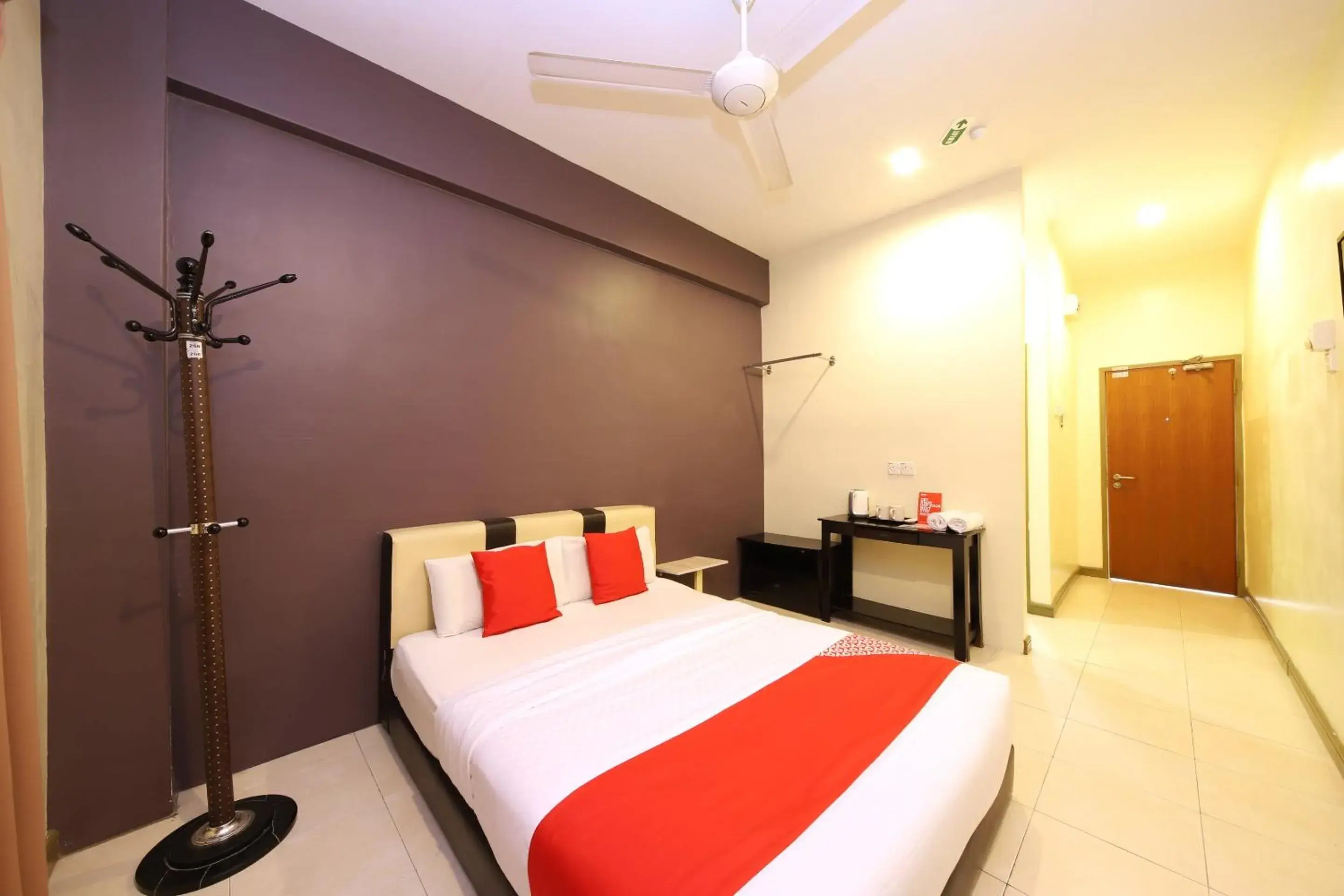 Deluxe Queen Room in Collection O Batu Ferringhi Beach formerly ESQ Ferringhi Deluxe Queen Room in Collection O Batu Ferringhi Beach formerly ESQ Ferringhi