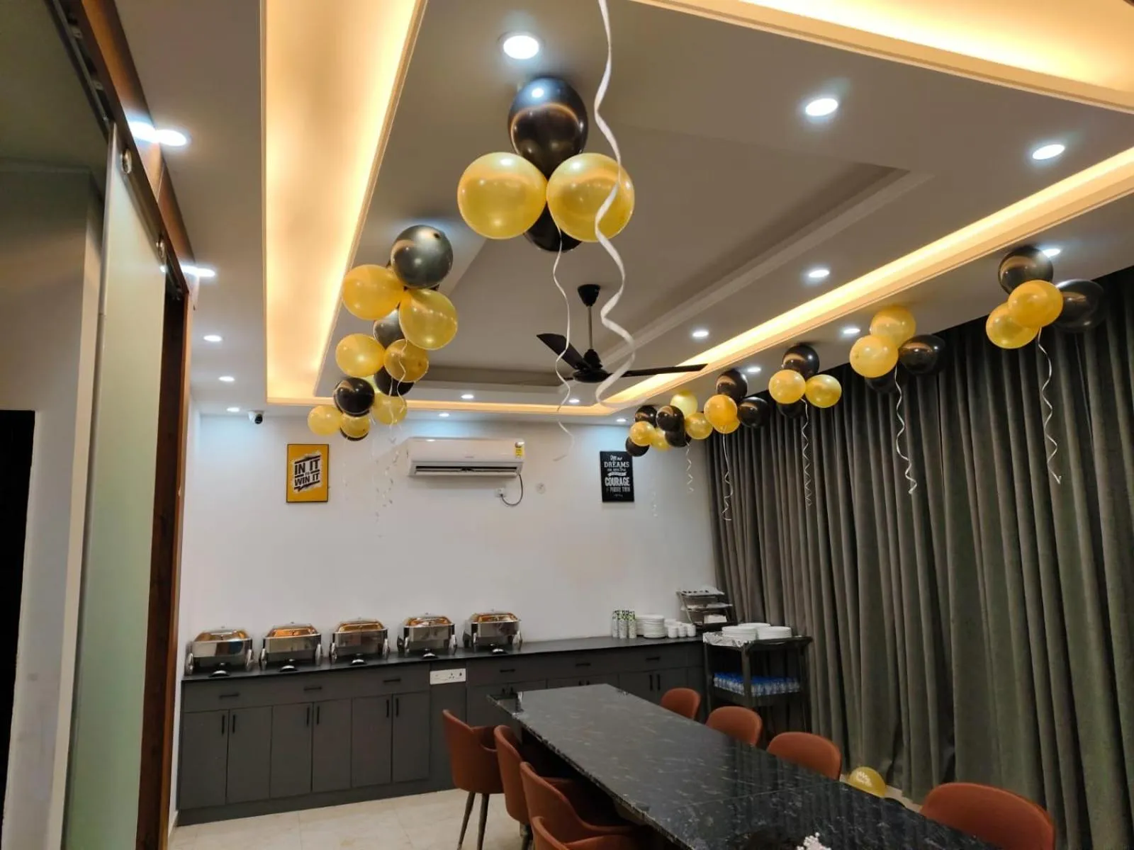 Restaurant/places to eat in MK Regency