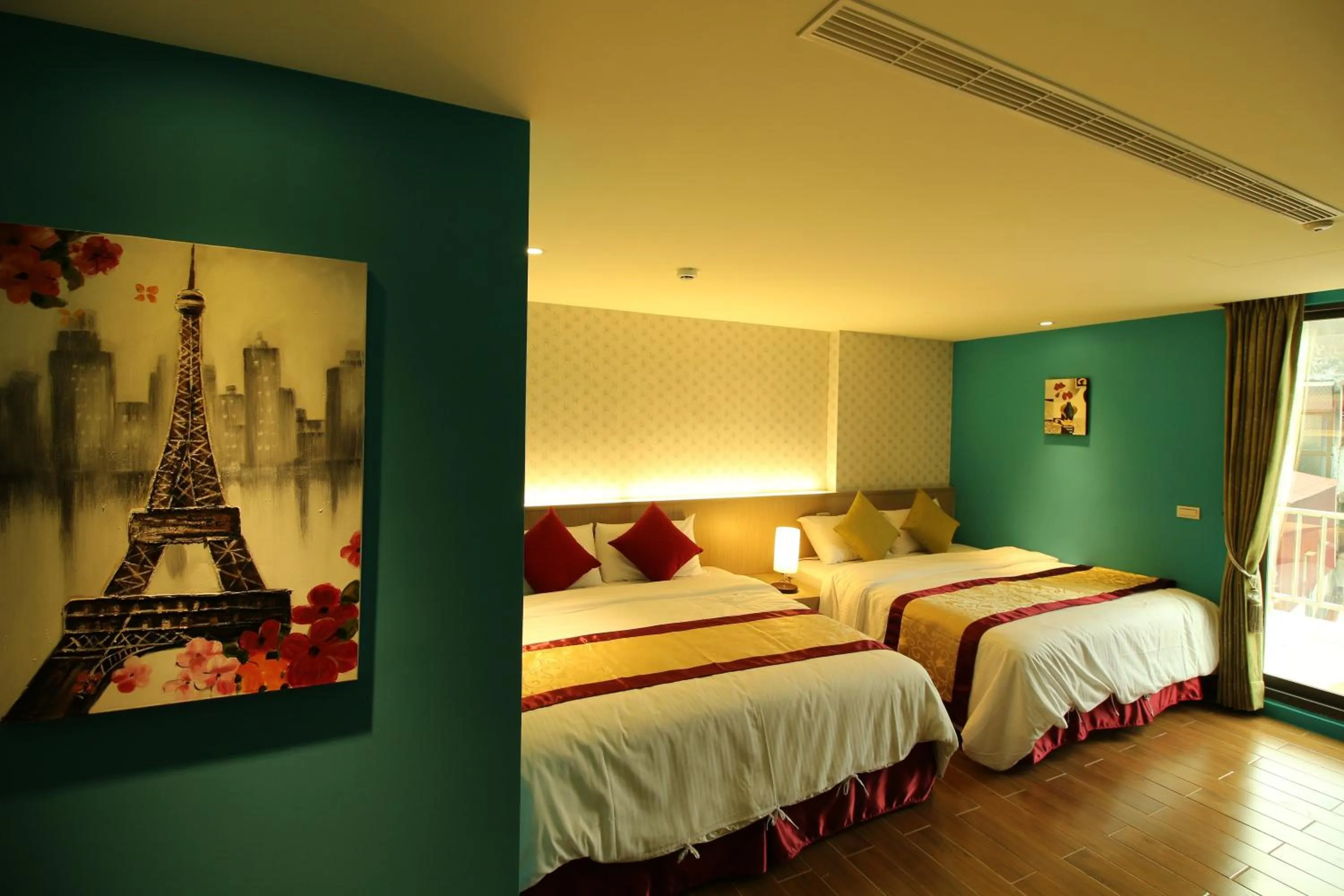 Bathroom, Bed in Maui B&B