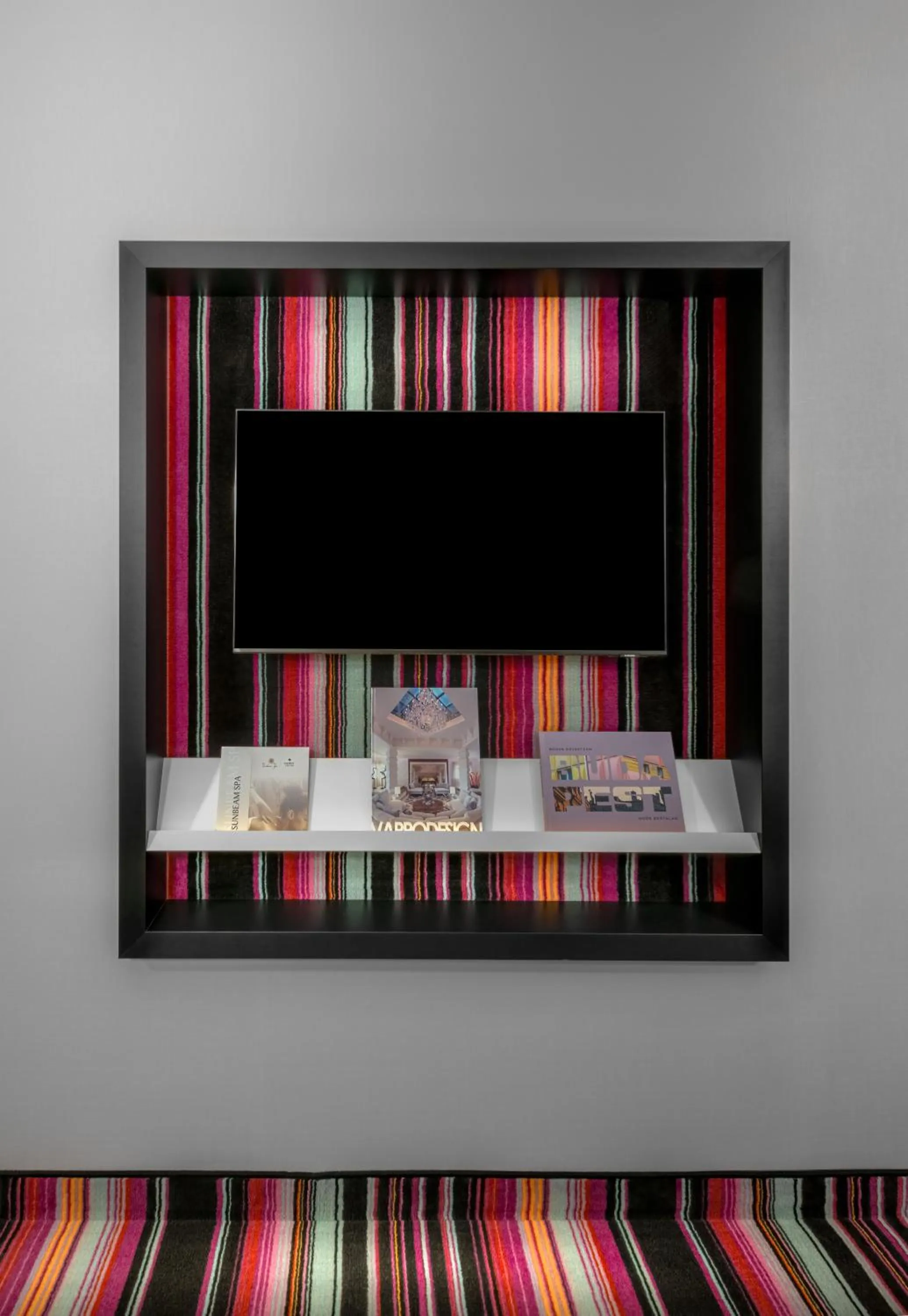 TV and multimedia, Bed in Mamaison Vibe Hotel Downtown Budapest