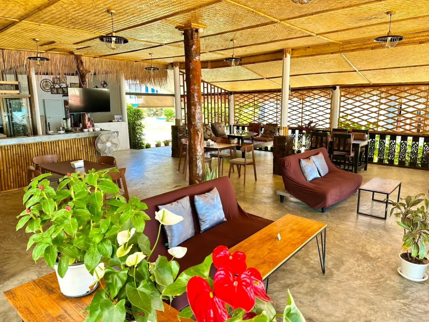 Restaurant/places to eat in The Scenery Beach Resort