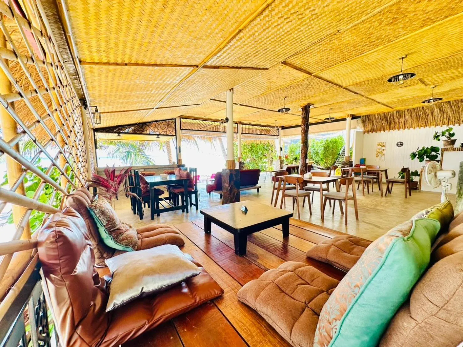 Restaurant/places to eat in The Scenery Beach Resort