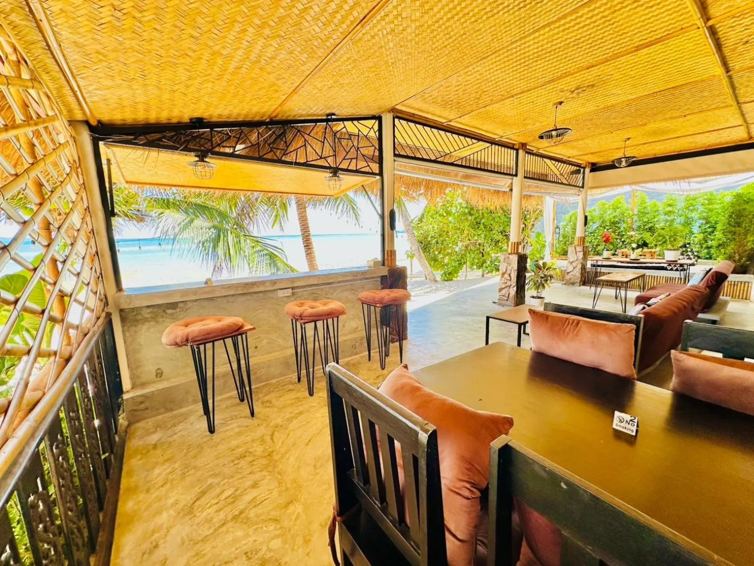 Restaurant/places to eat in The Scenery Beach Resort