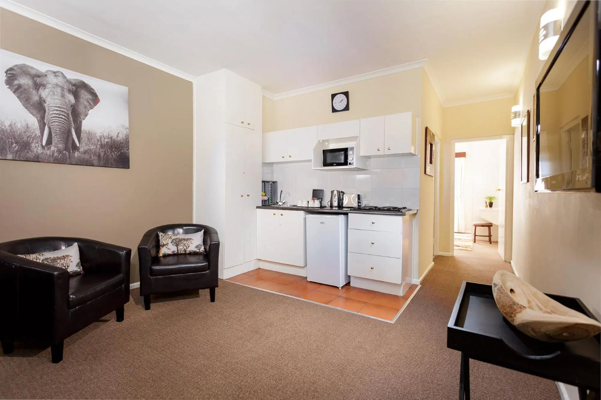 Kitchen or kitchenette, Kitchen/Kitchenette in Best Western Cape Suites Hotel