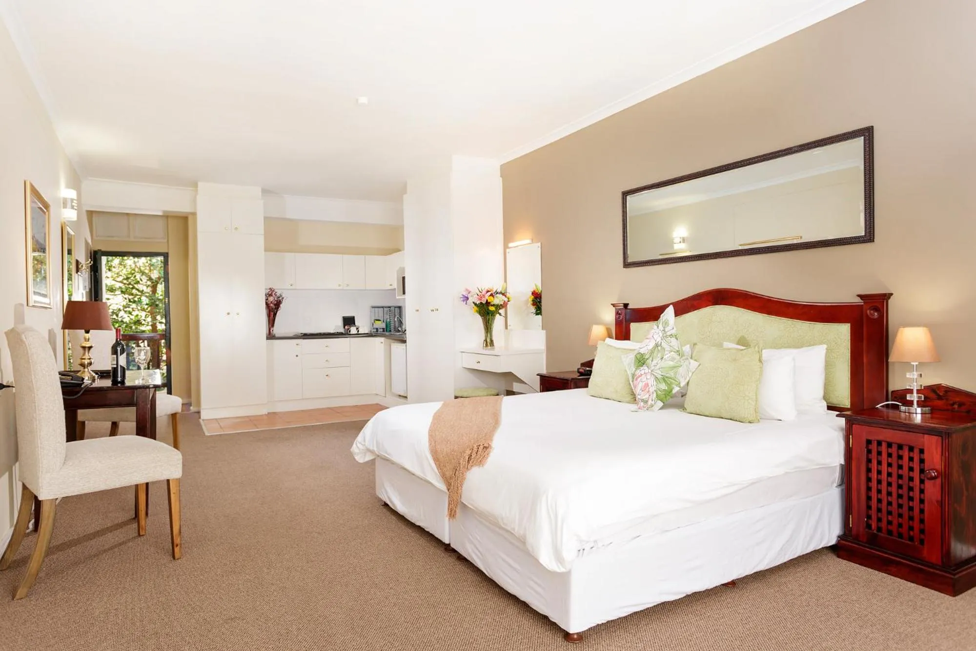 Kitchen or kitchenette in Best Western Cape Suites Hotel