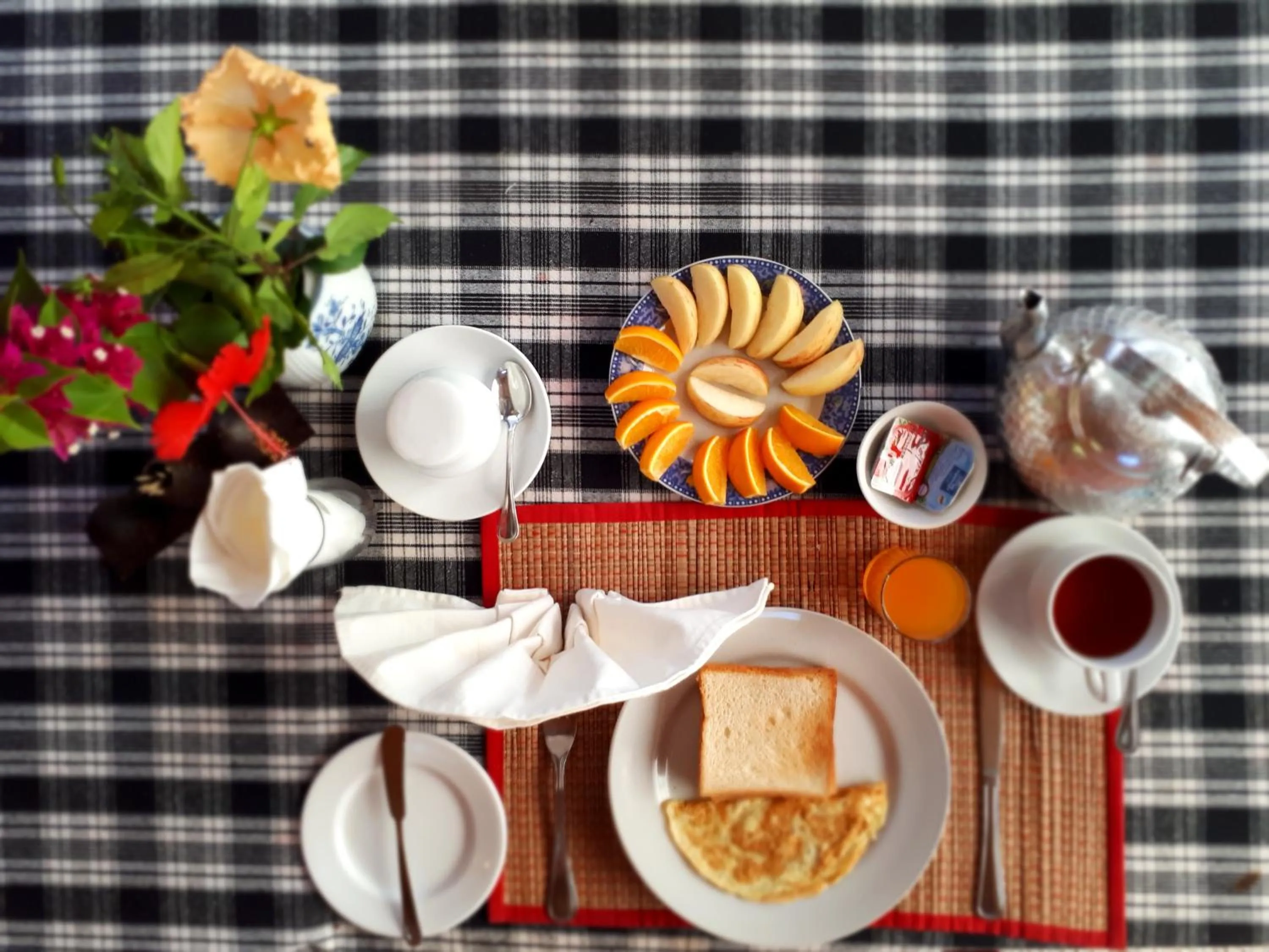 Continental breakfast in Masfalhi View Inn