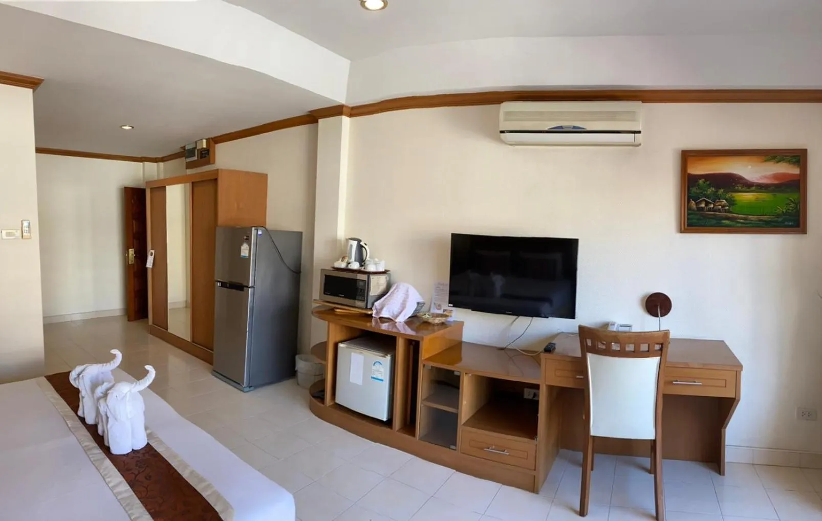 Bed in Seaview Sriracha Hotel