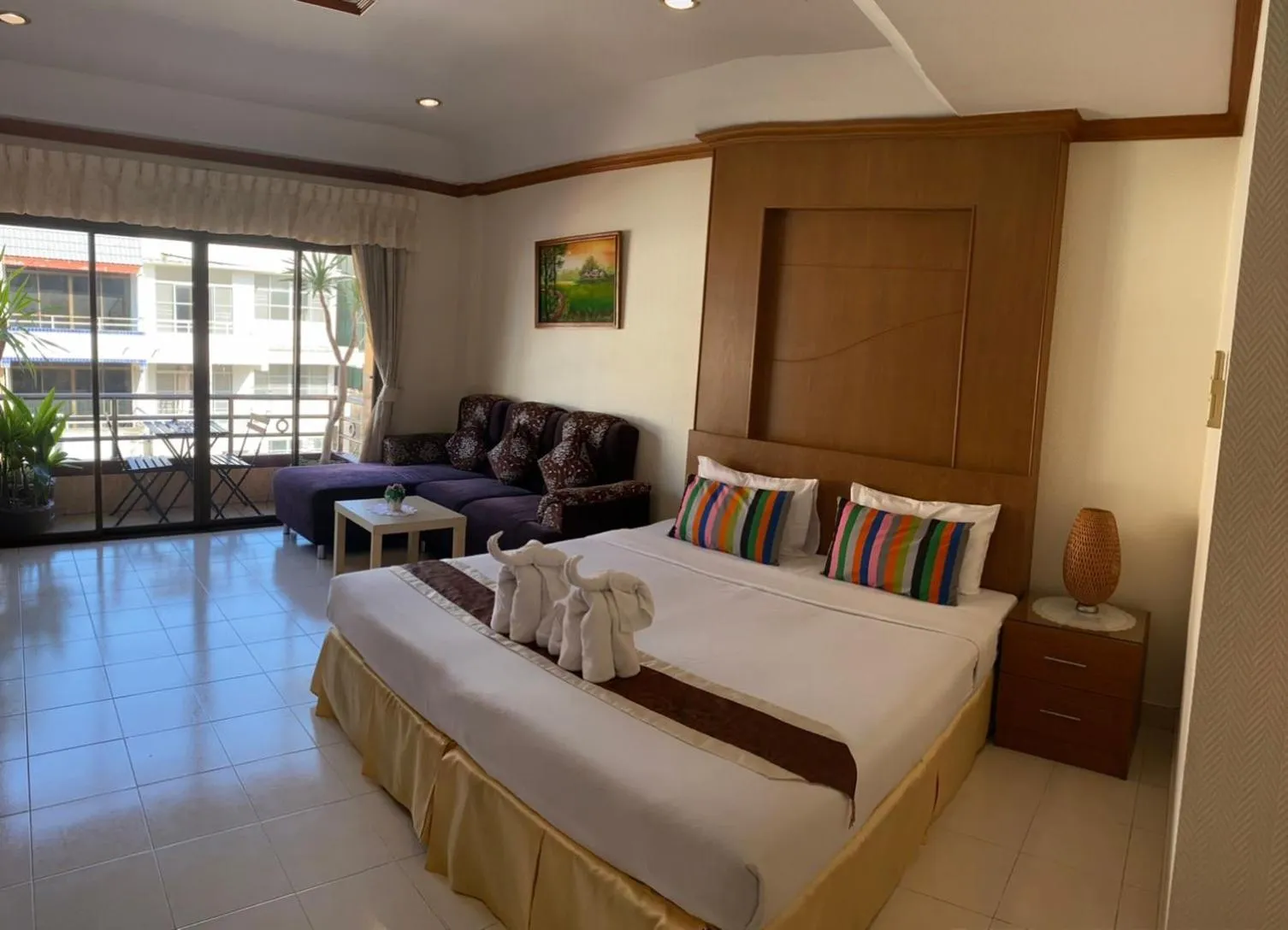 Photo of the whole room, Bed in Seaview Sriracha Hotel