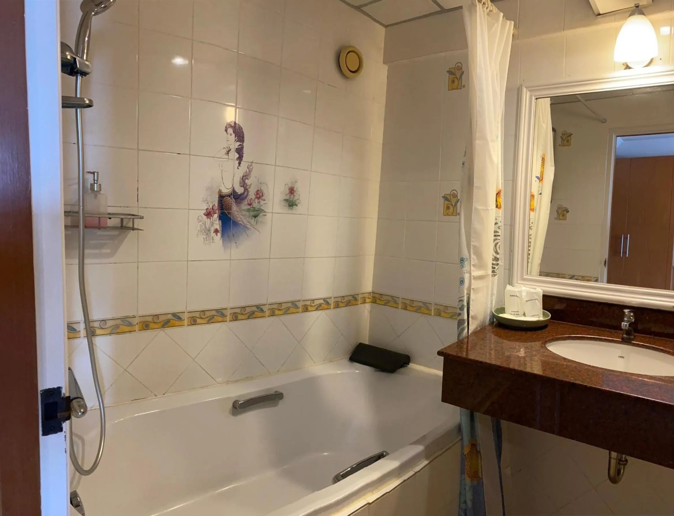 Bathroom in Seaview Sriracha Hotel