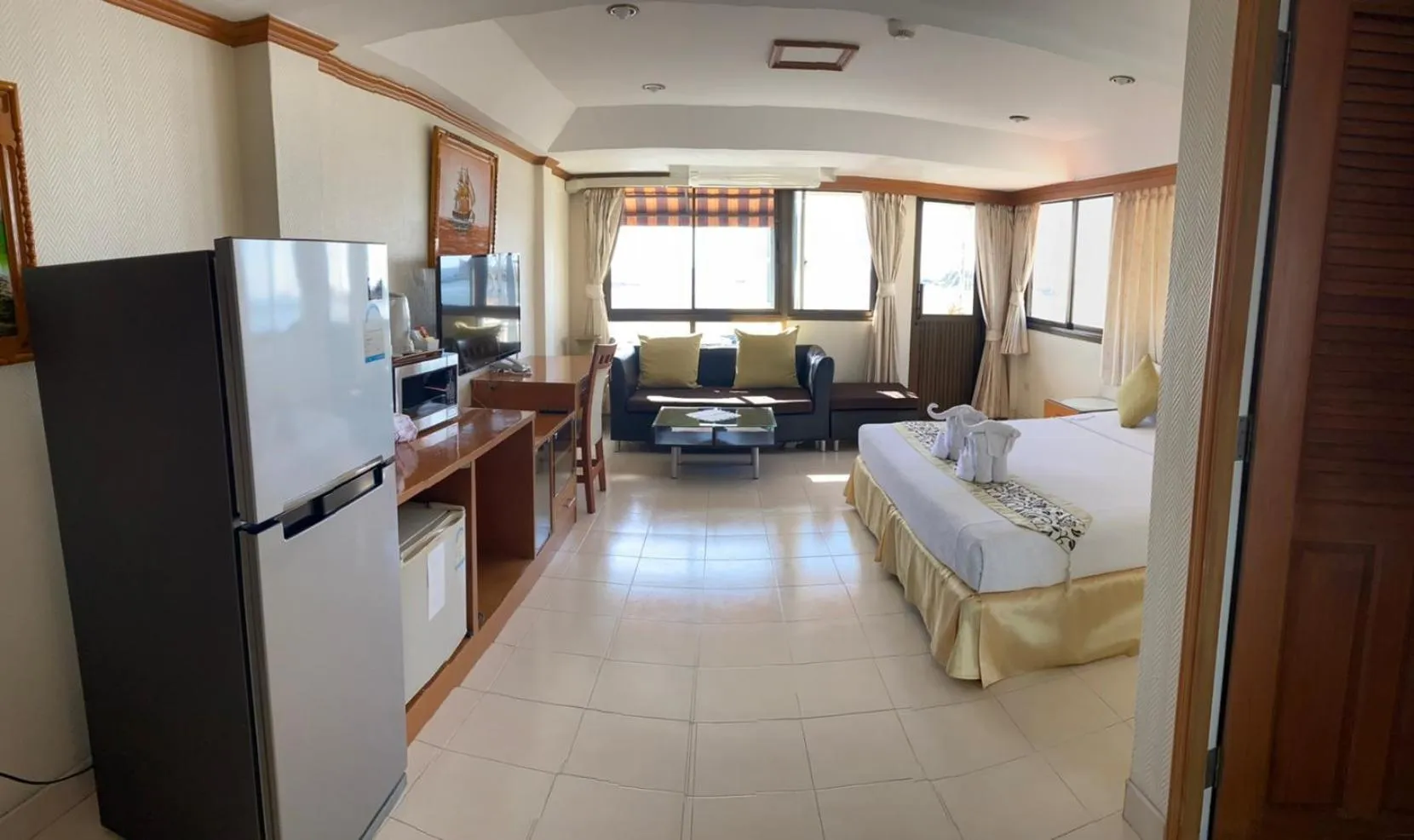 TV and multimedia in Seaview Sriracha Hotel