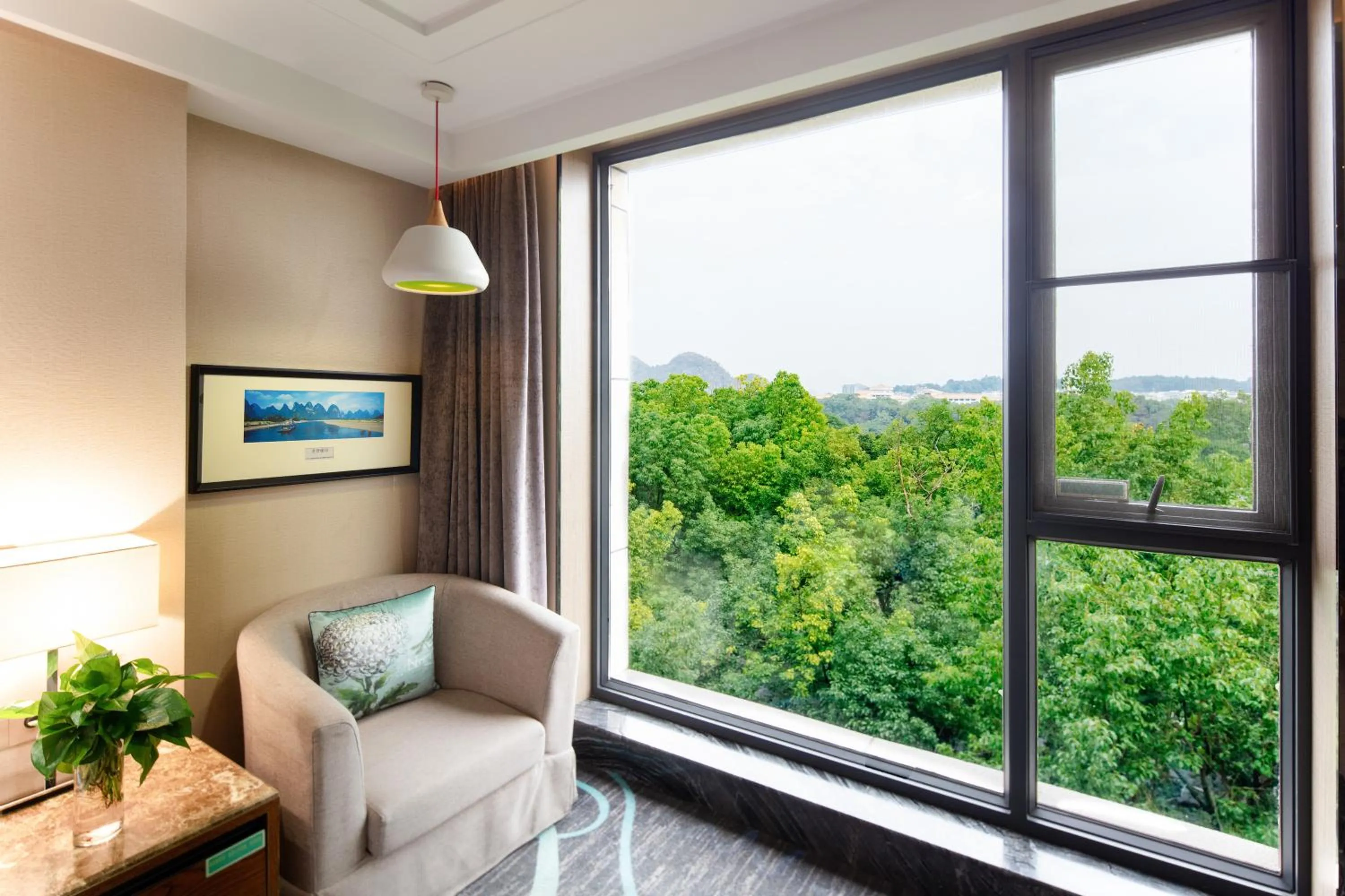 Double or Twin Room with City View in Venus Royal Hotel Guilin Elephant Trunk Hill & Sun and Moon Twin Towers Branch
