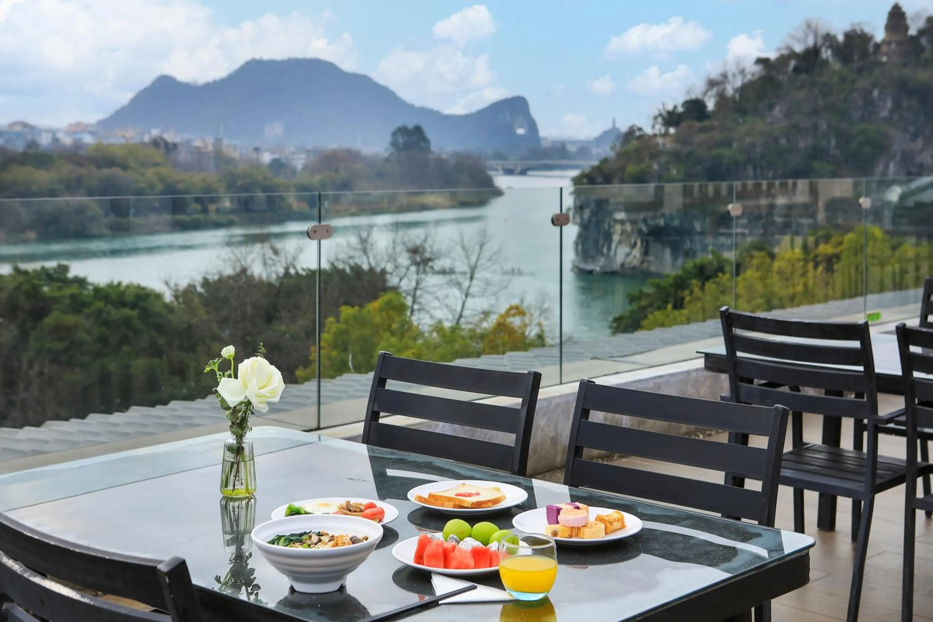 Restaurant/places to eat in Venus Royal Hotel Guilin Elephant Trunk Hill & Sun and Moon Twin Towers Branch