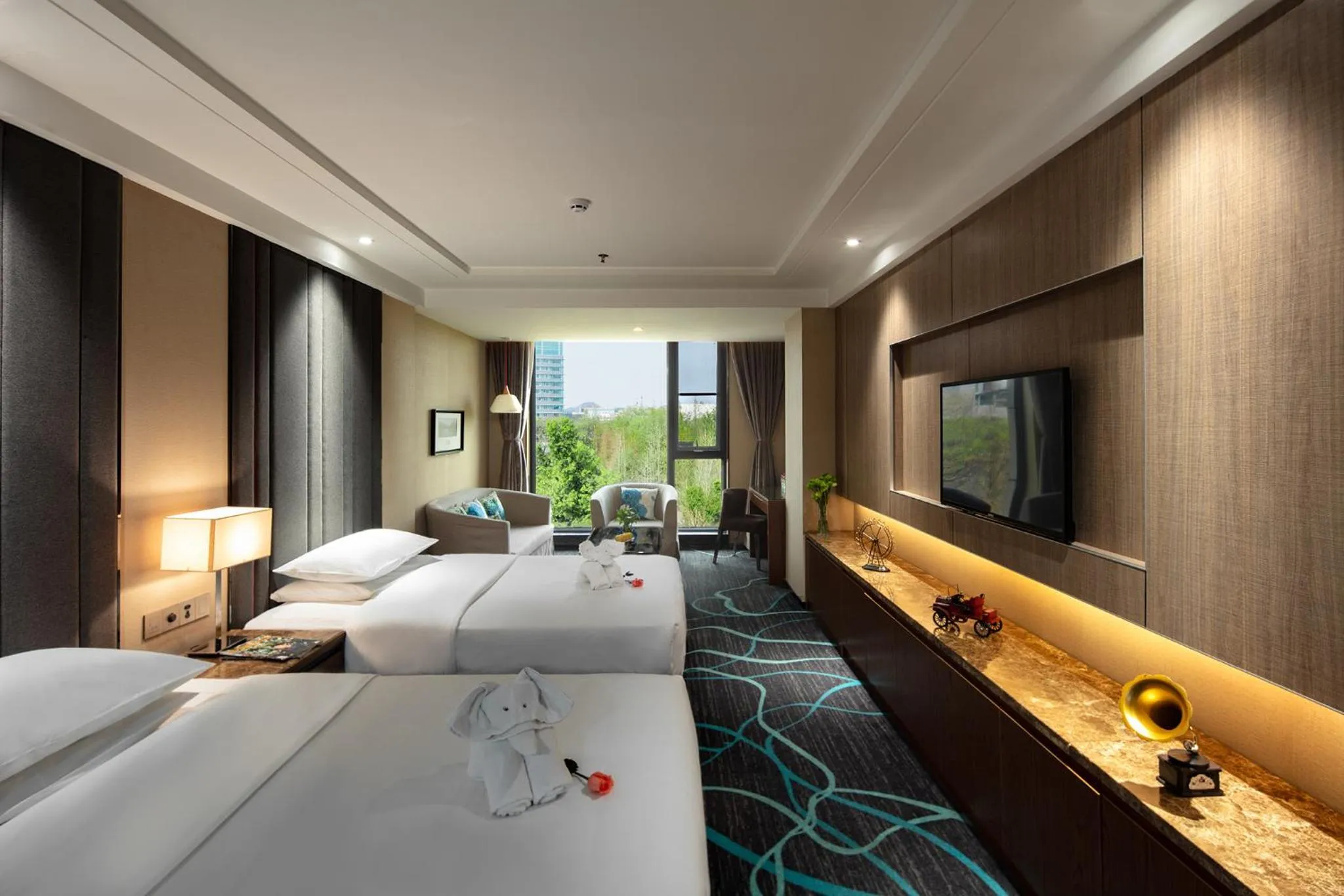 Photo of the whole room, Bed in Venus Royal Hotel Guilin Elephant Trunk Hill & Sun and Moon Twin Towers Branch