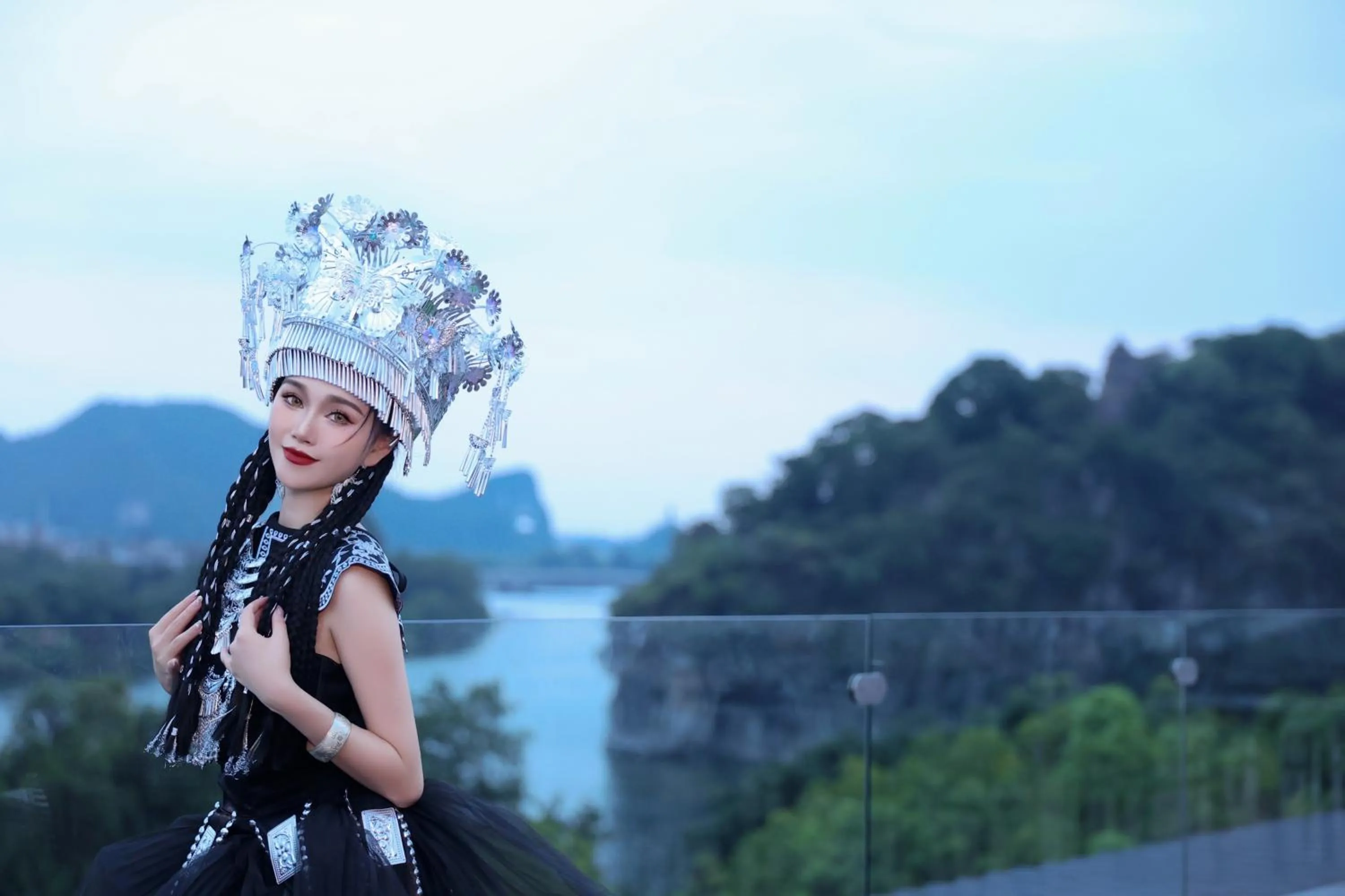 People in Venus Royal Hotel Guilin Elephant Trunk Hill & Sun and Moon Twin Towers Branch