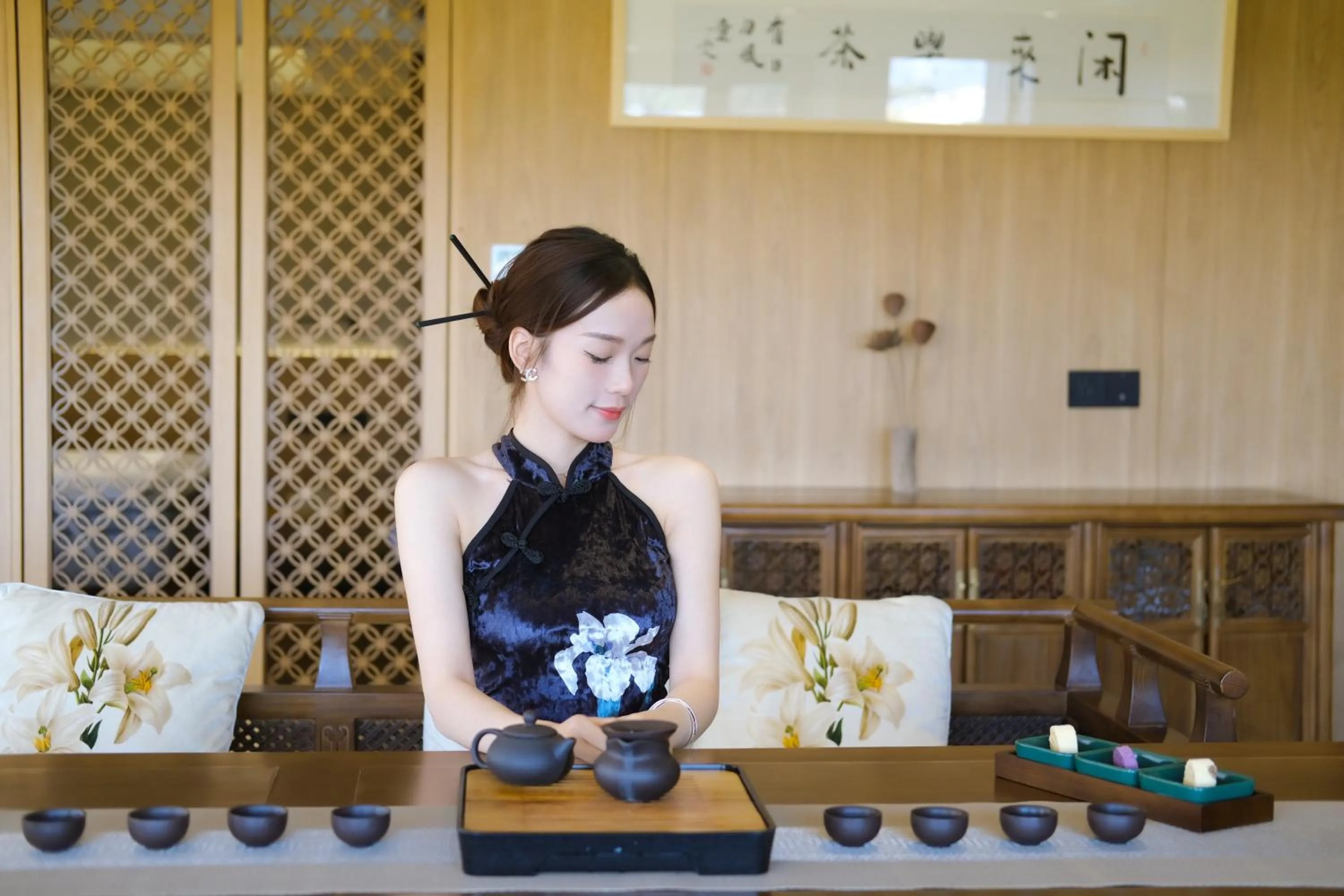 People in Venus Royal Hotel Guilin Elephant Trunk Hill & Sun and Moon Twin Towers Branch