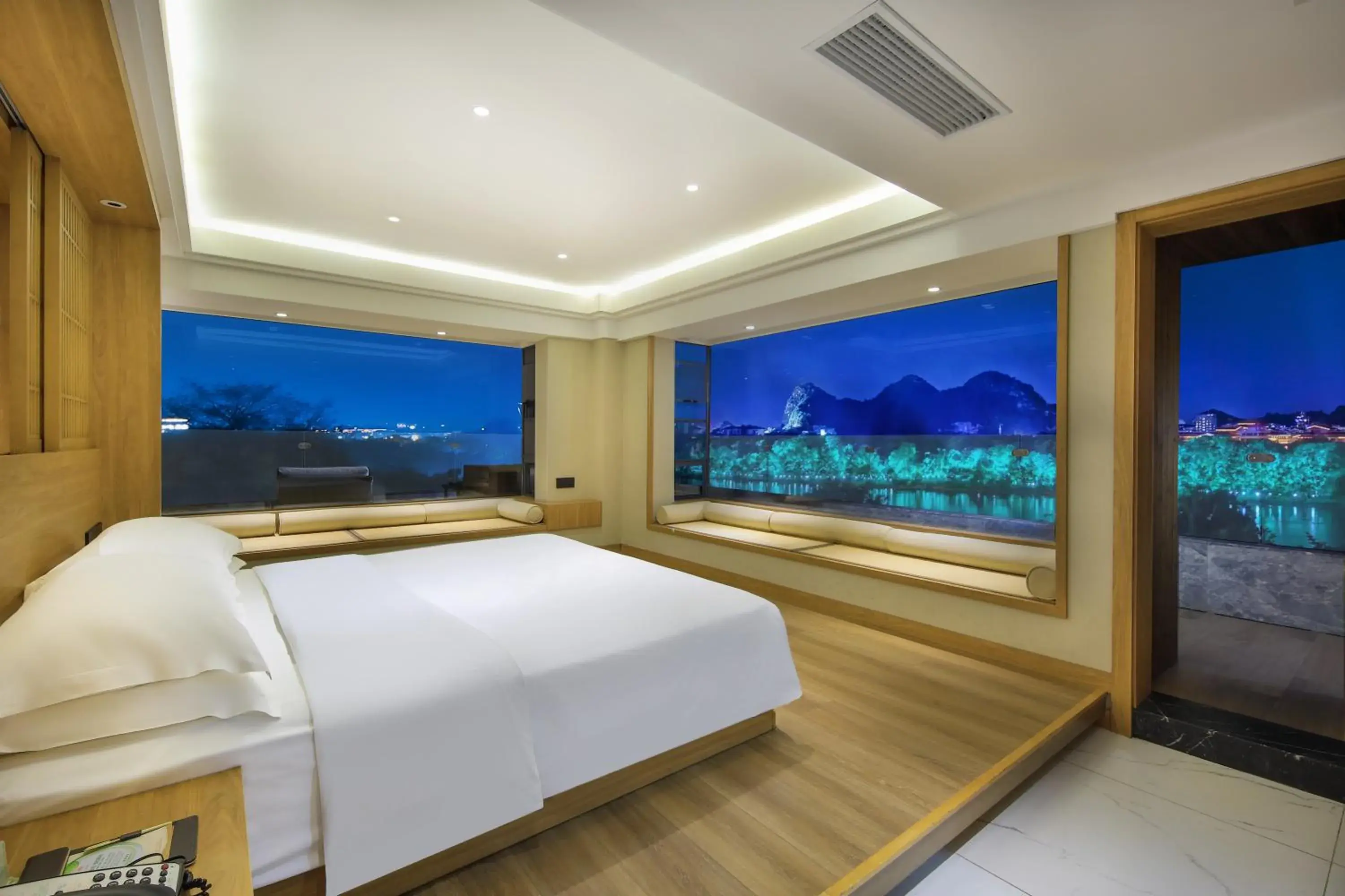 Suite with River View in Venus Royal Hotel Guilin Elephant Trunk Hill & Sun and Moon Twin Towers Branch Suite with River View in Venus Royal Hotel Guilin Elephant Trunk Hill & Sun and Moon Twin Towers Branch