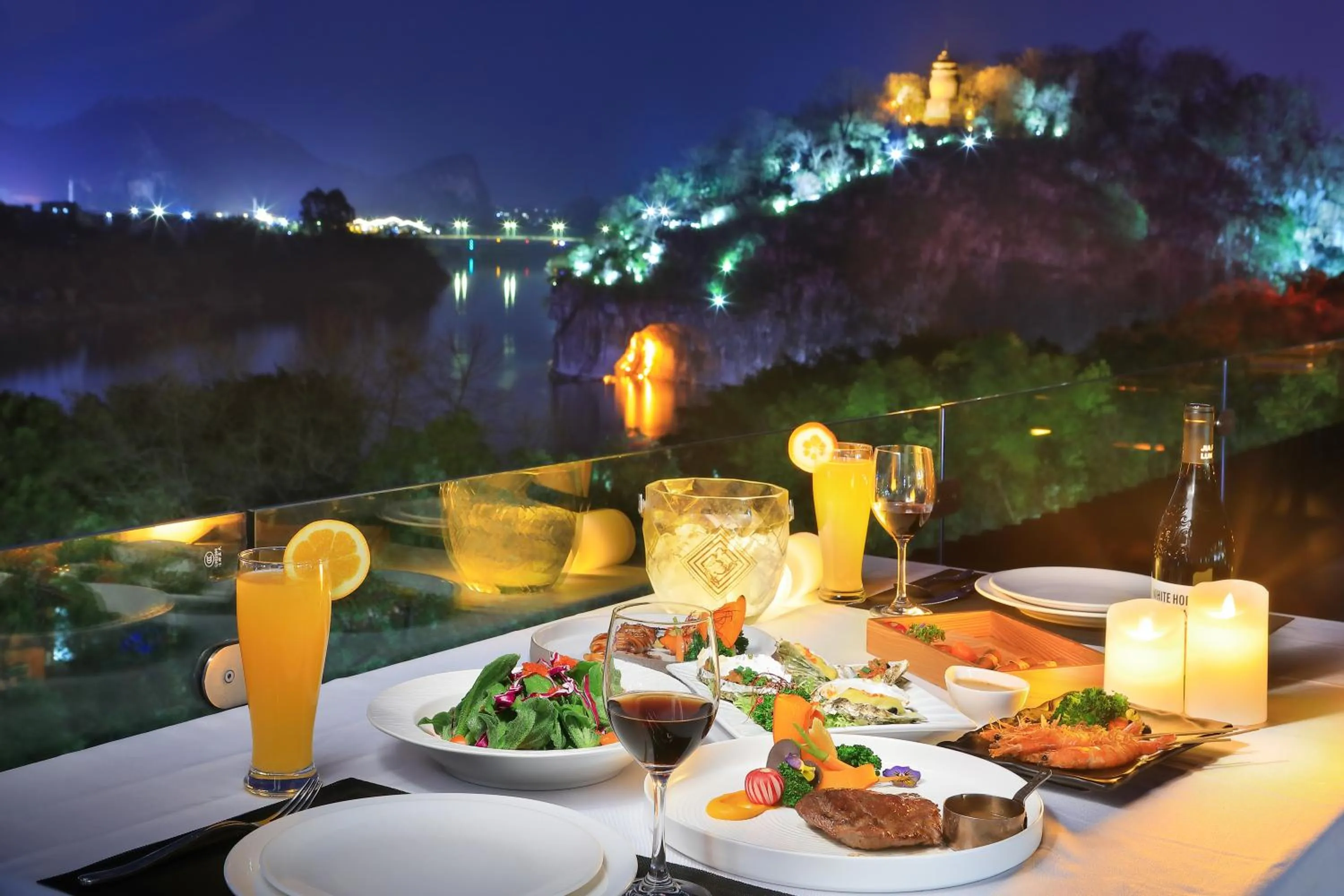 Restaurant/places to eat in Venus Royal Hotel Guilin Elephant Trunk Hill & Sun and Moon Twin Towers Branch
