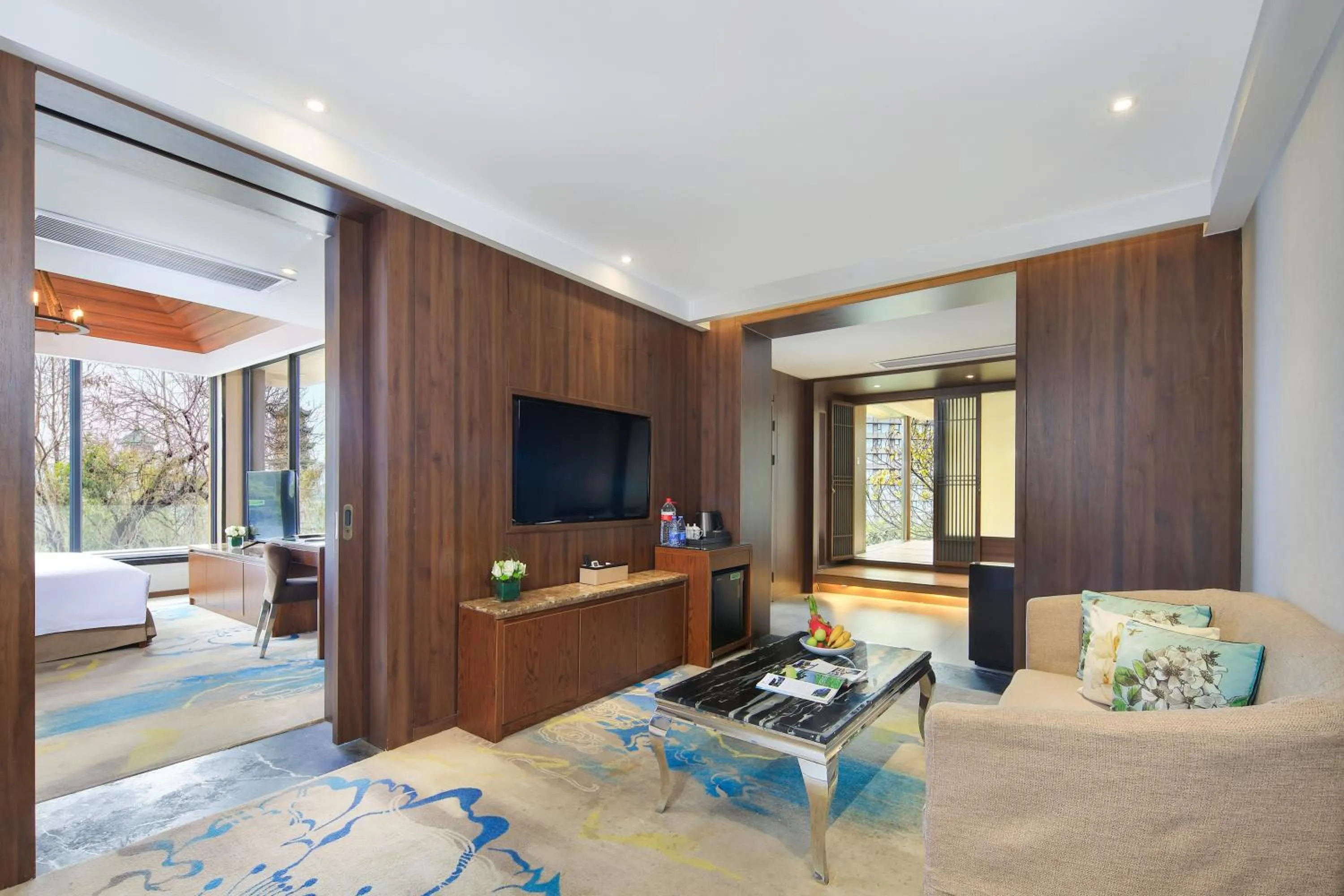 Photo of the whole room, Bed in Venus Royal Hotel Guilin Elephant Trunk Hill & Sun and Moon Twin Towers Branch