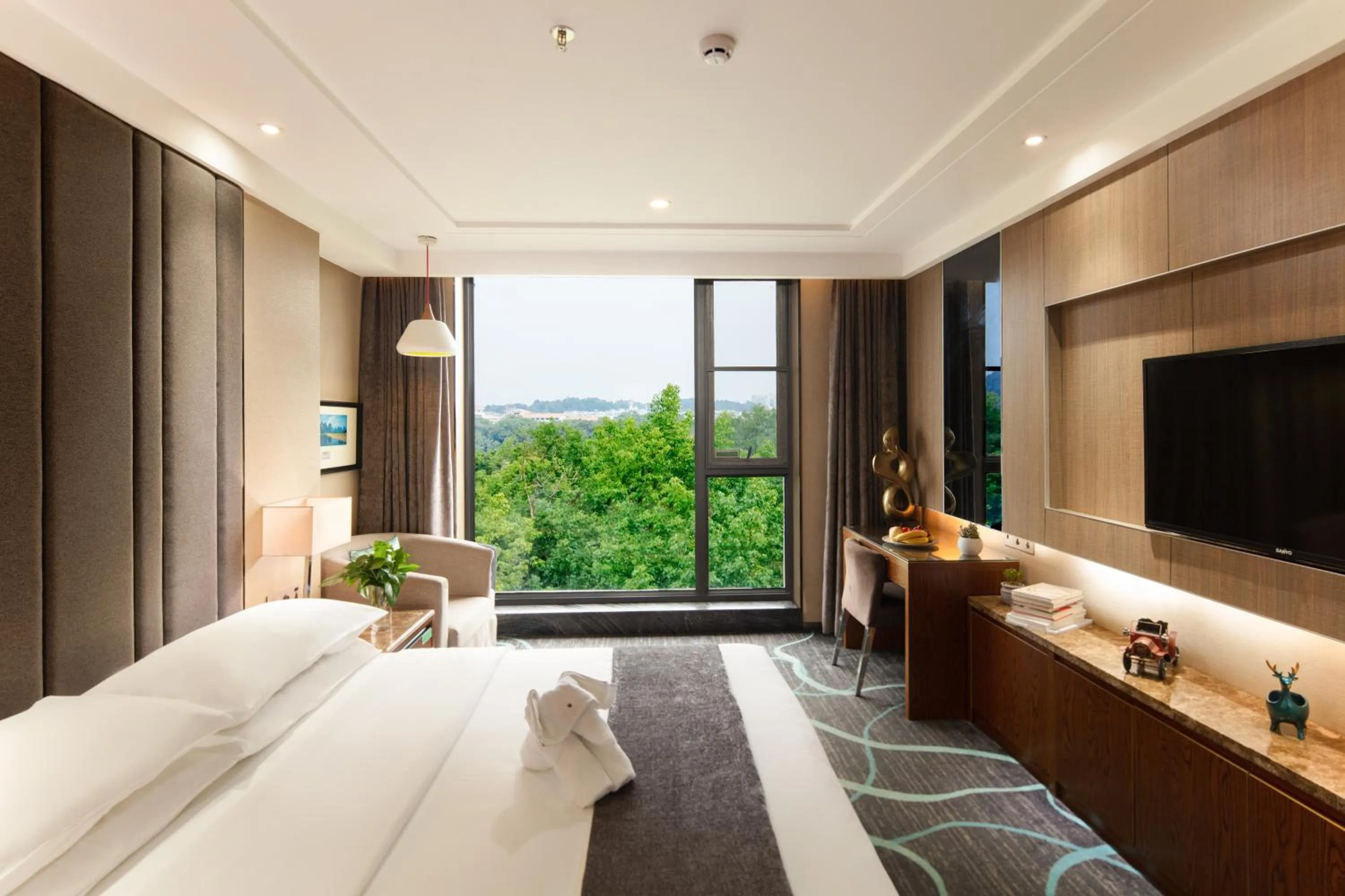 Natural landscape, Bed in Venus Royal Hotel Guilin Elephant Trunk Hill & Sun and Moon Twin Towers Branch