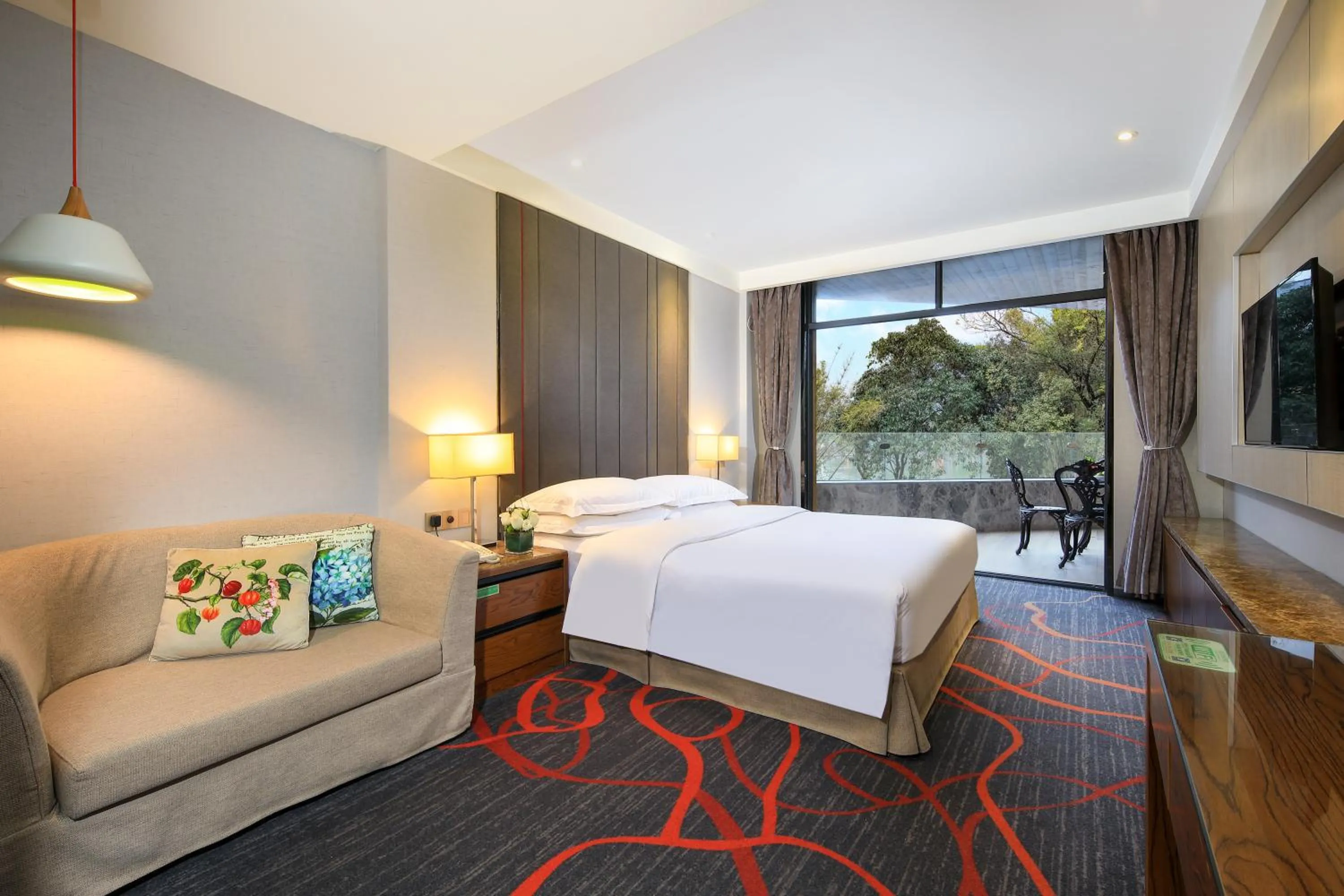 Photo of the whole room, Bed in Venus Royal Hotel Guilin Elephant Trunk Hill & Sun and Moon Twin Towers Branch