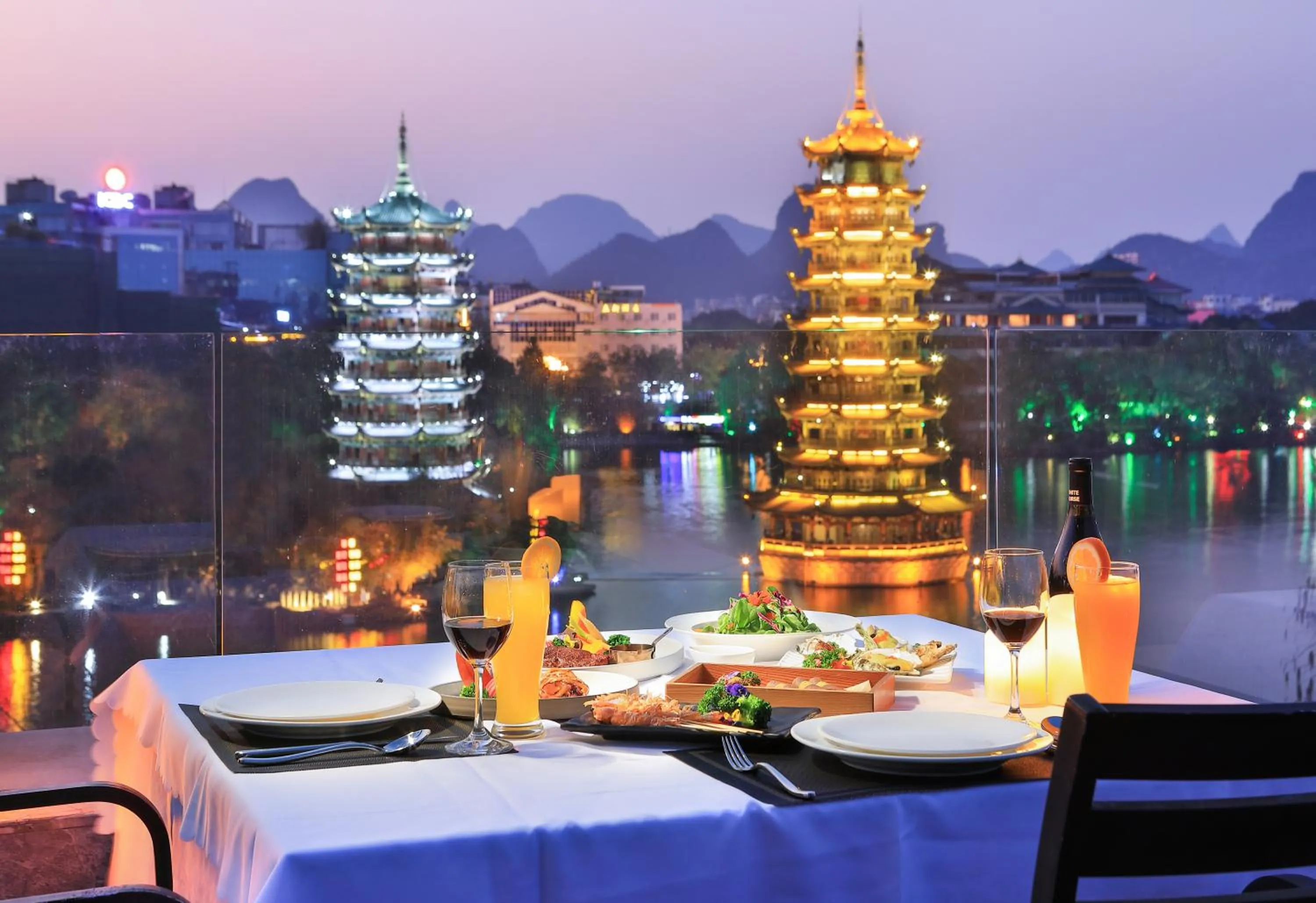 Restaurant/places to eat in Venus Royal Hotel Guilin Elephant Trunk Hill & Sun and Moon Twin Towers Branch