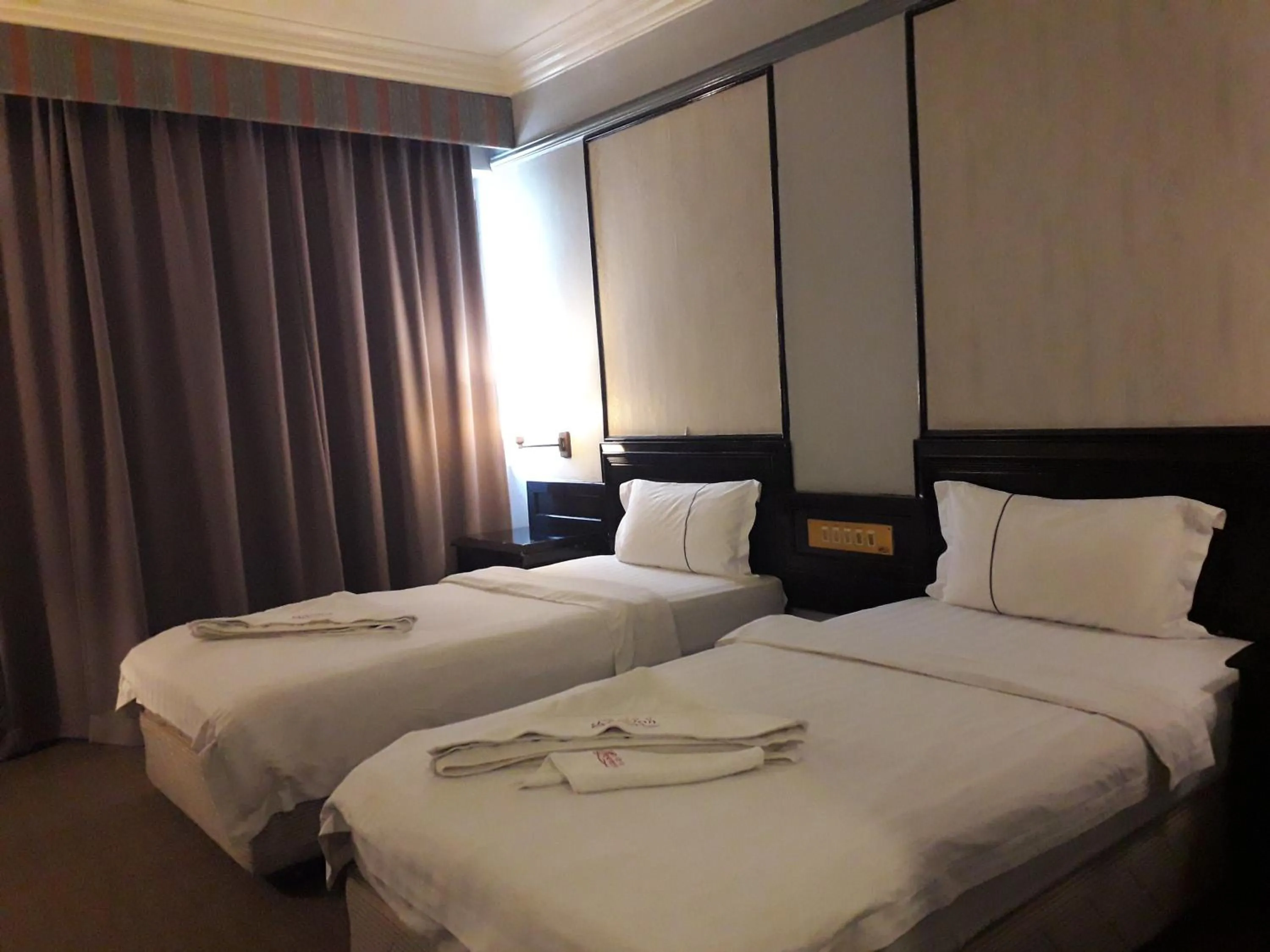 Property building, Bed in Hotel Deleeton