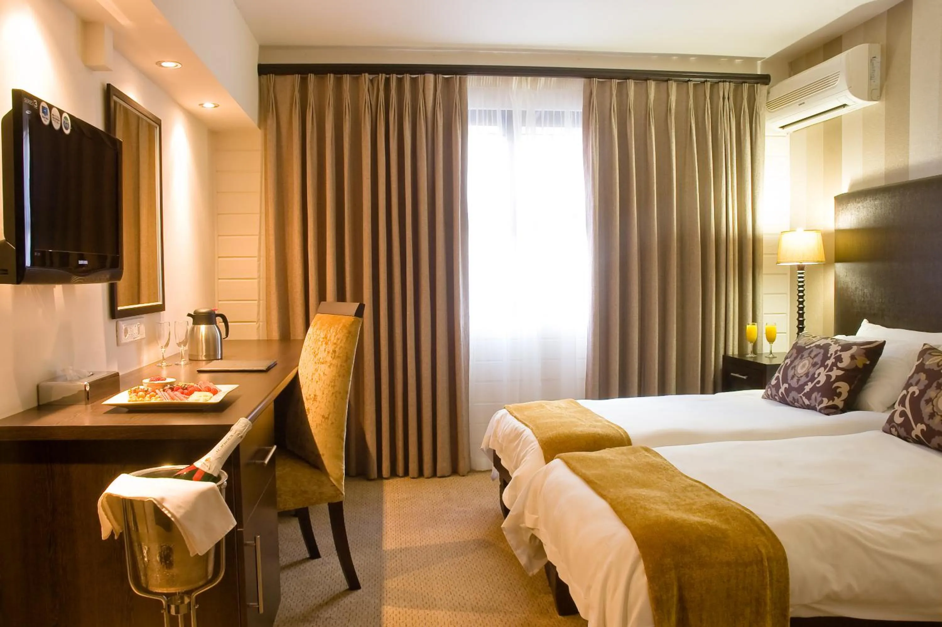 Bed in The Kelway Hotel