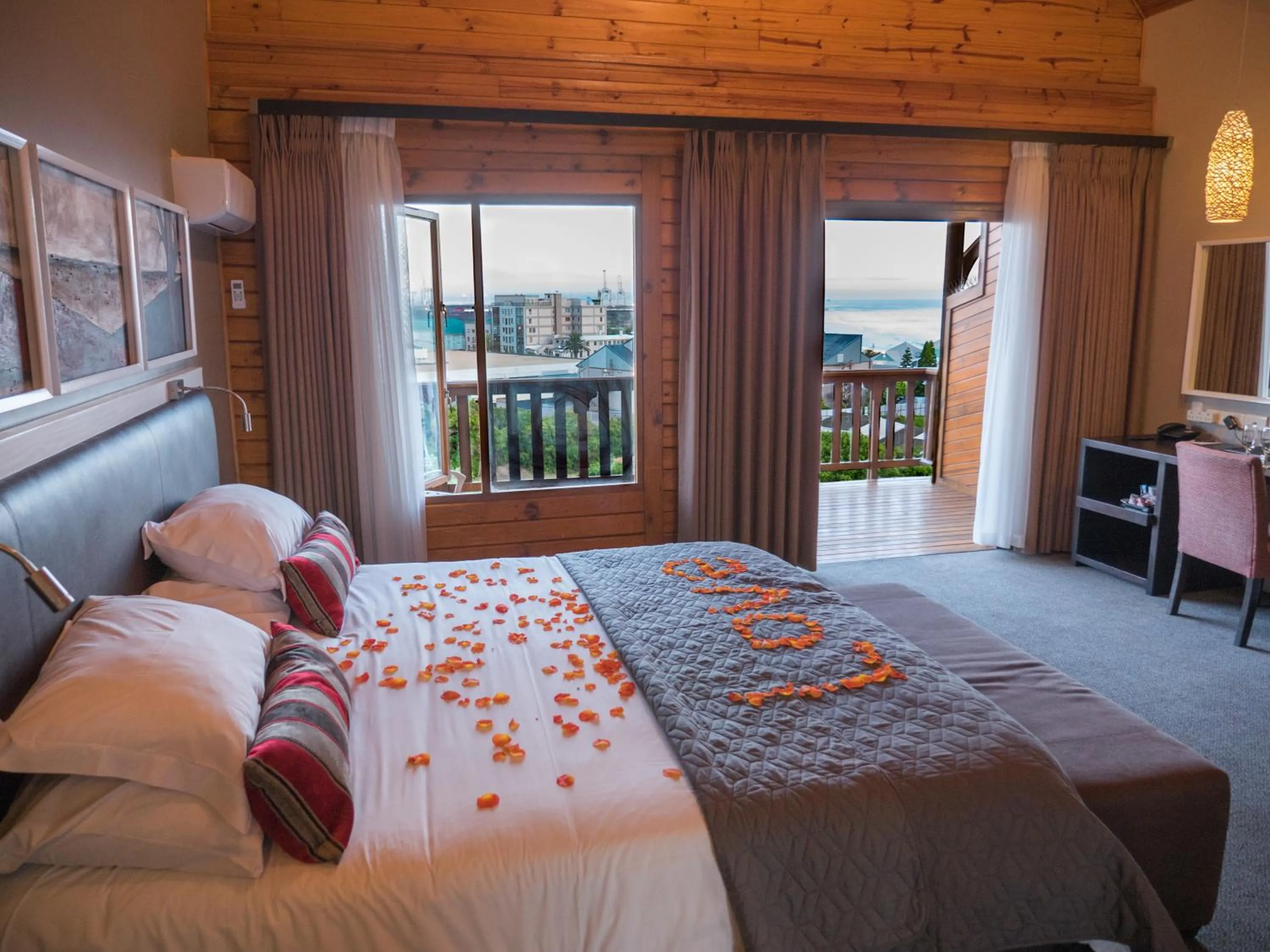 Bed in The Kelway Hotel